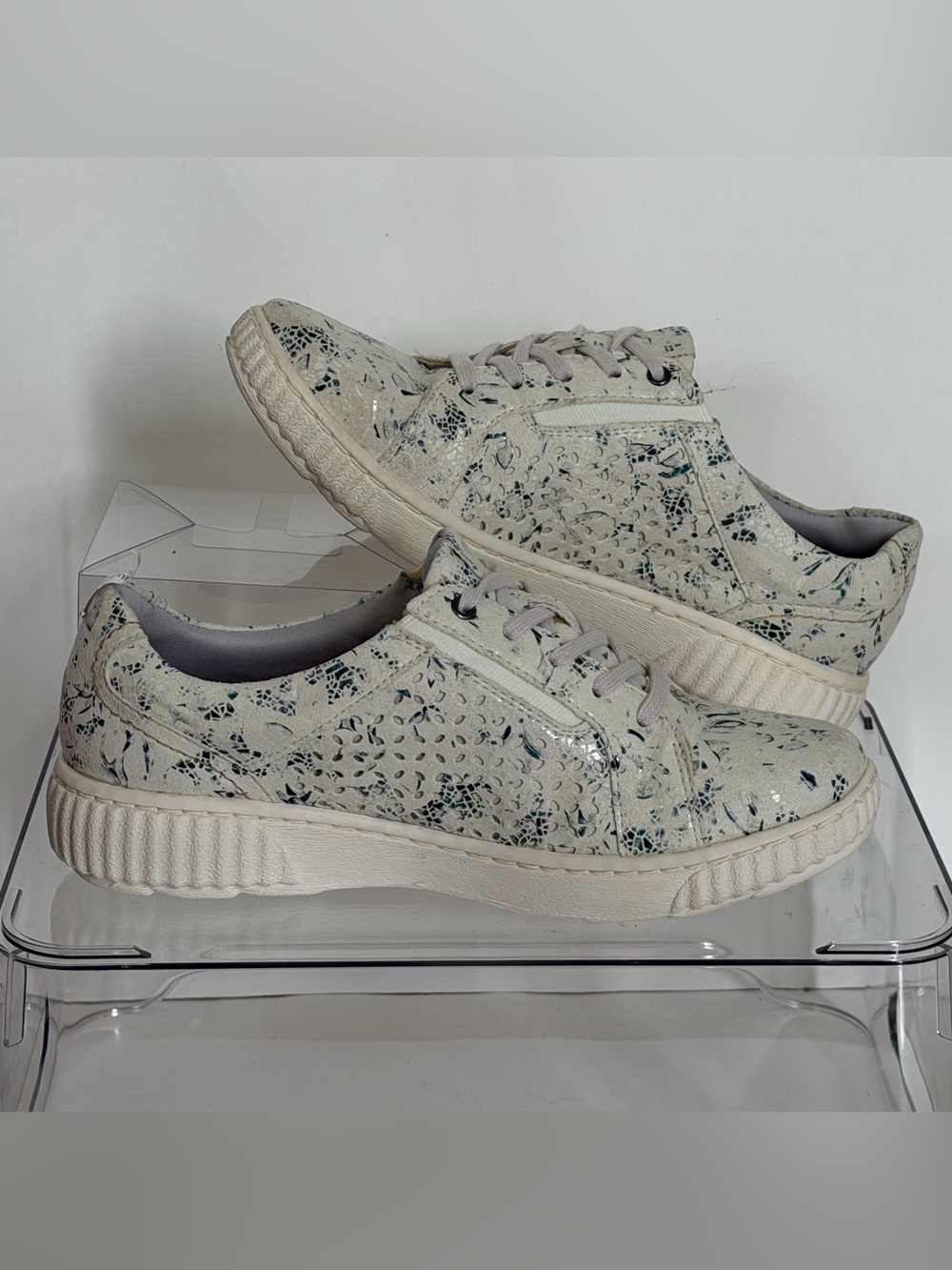 🌸 Clarks Collection Caroline Ella Floral Slip-On Sneakers — Women’s 6.5